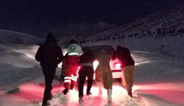 نجات جان 7 نفر گرفتار در برف و کولاک چرام به وسیله هلال احمر کهگیلویه و بویراحمد
